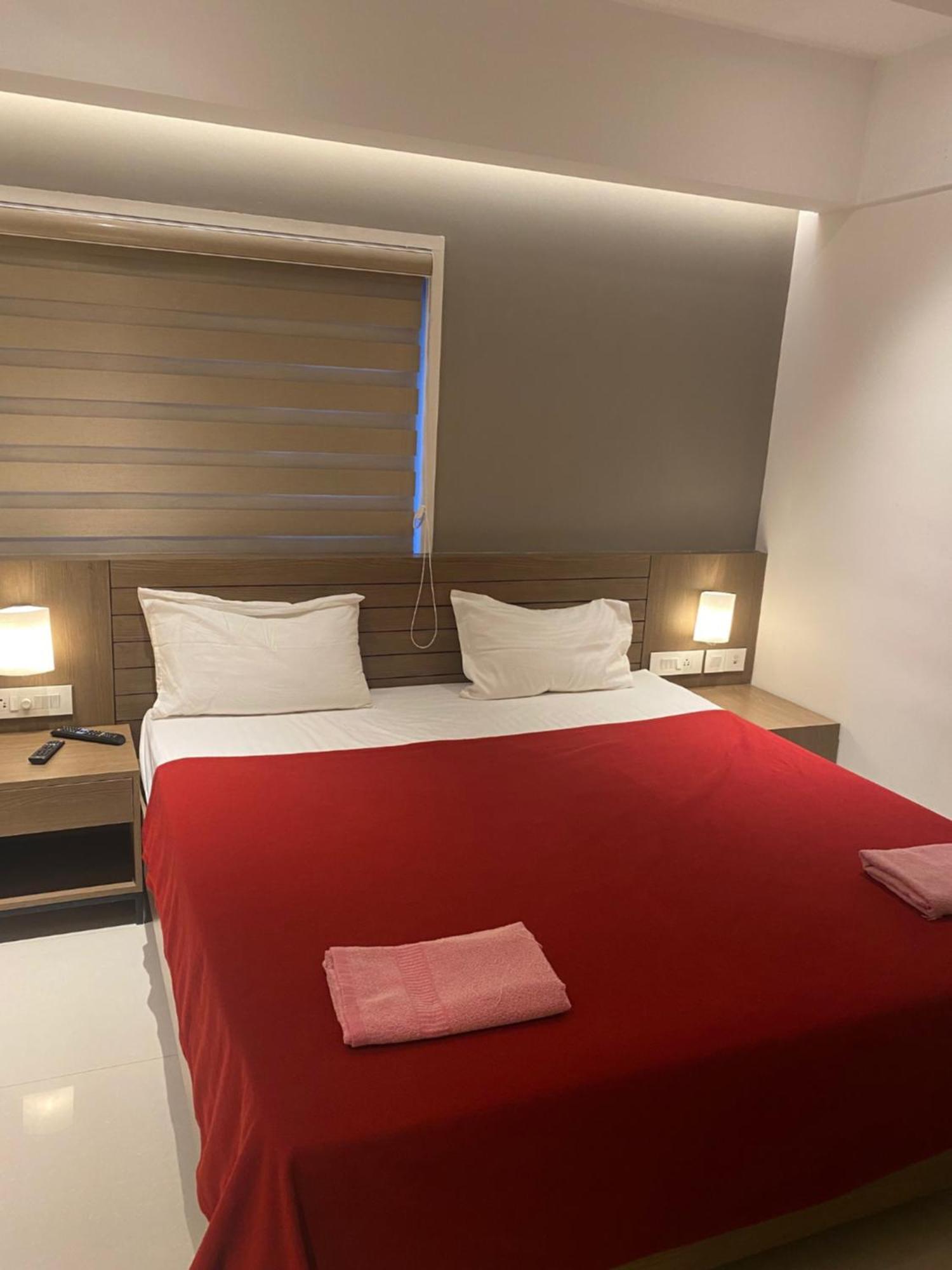 Sona Hotel Thrissur エクステリア 写真